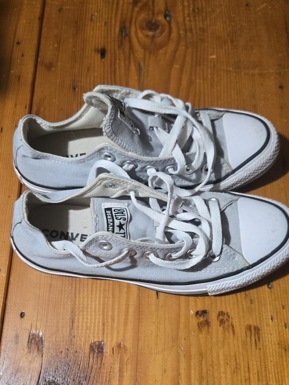 Converse Sz 6.5  Low-Top Canvas Sneakers in Light Gray and White